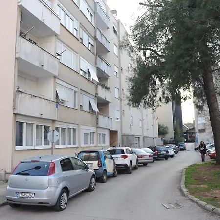 Santa Apartment *